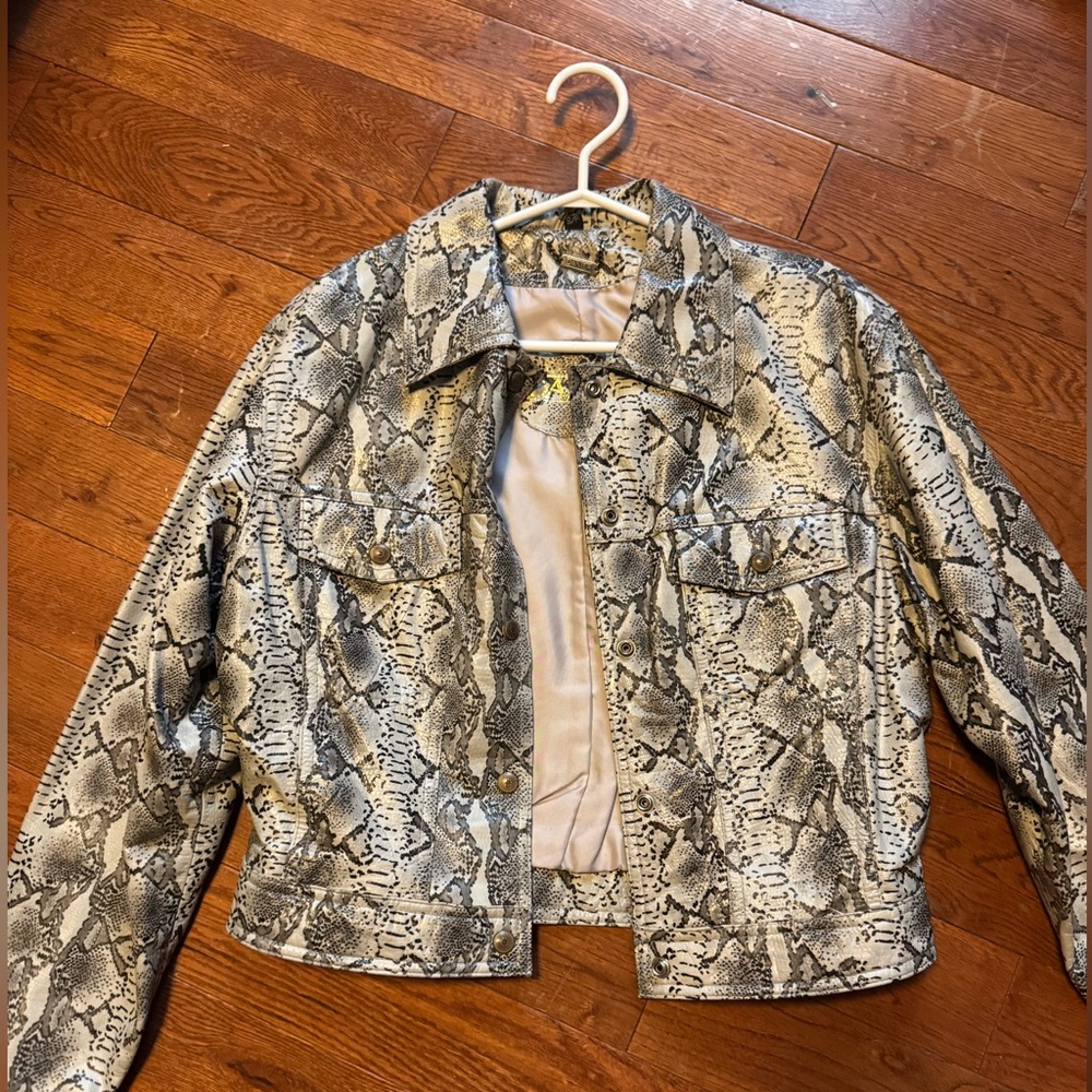 Danier small snakeskin 100% leather jacket